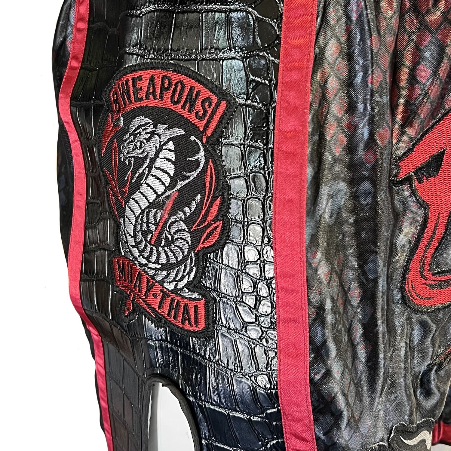 8 WEAPONS Muay Thai Shorts, Snake, Red – 8 WEAPONS Fightgear Shop ...